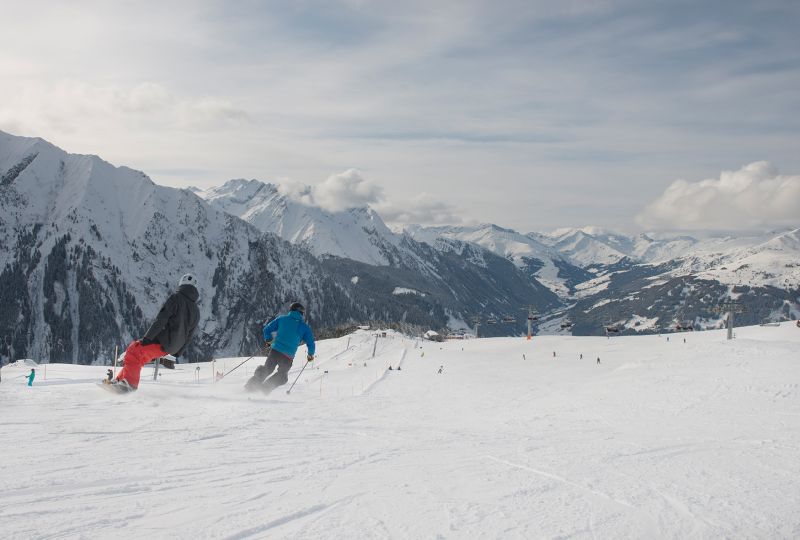 MayrhofnerBergbahnen_Skifahren_am_GeniesserbergAhorn_2.jpg