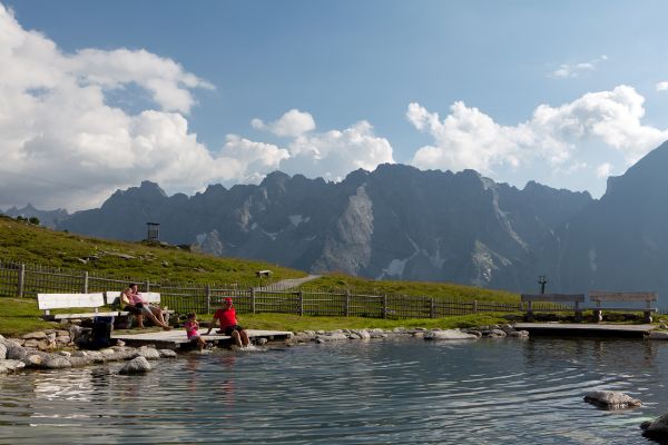 MayrhofnerBergbahnen_Ahornsee_am_Geniesserrundweg.jpg