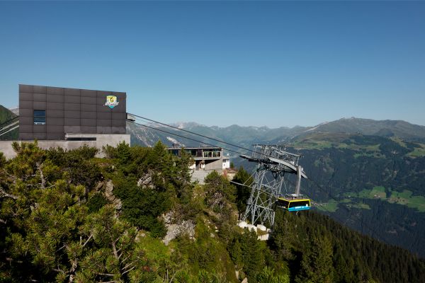 MayrhofnerBergbahnen_Ahornbahn_Sommer.jpg
