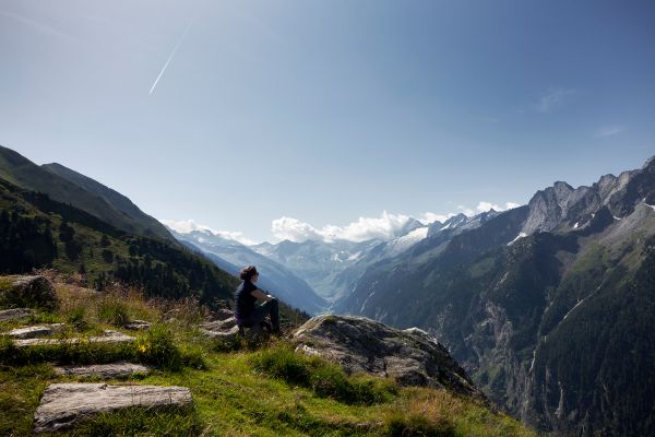 MayrhofnerBergbahnen_Geniesserrundweg_Aussicht_ins_Stilluptal.jpg